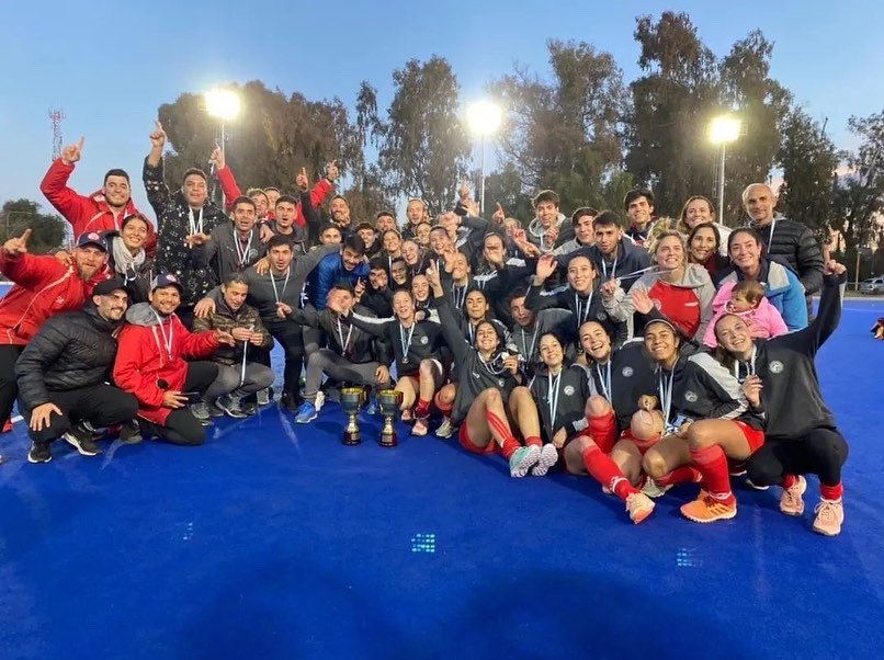 MENDOZA TEÑIDA DE ROJO ❤️ ¿Y EL JOCKEY? CAMPEÓN 🏆🏆

Las dos copas se van para Córdoba y no podemos más de la felicidad y el orgullo

#SomosJockey