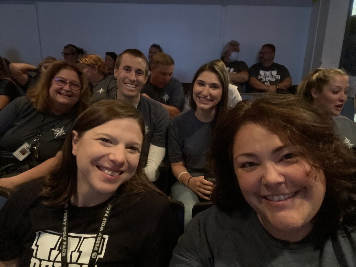 Convocation 2022! Here we go… <a href="/PerryMSWolves/">Perry Middle School</a> ❤️💙❤️ #itsworthit <a href="/wcsdistrict/">Worthington Schools</a>