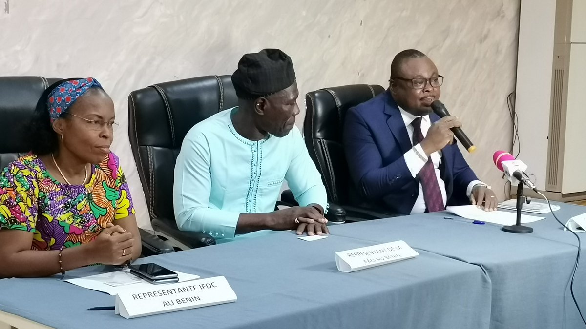 IFDCNWAF's tweet image. En collaboration avec la @FAO et #ProCar IFDC renforce les capacités des acteurs des partenariats productifs du #PADAAM. Un atelier de formation de 5 jours se tient dans ce cadre à Bohicon au Bénin. Thème: Comment relier les petits producteurs aux marchés.
@IFDCGlobal @sayi_lema