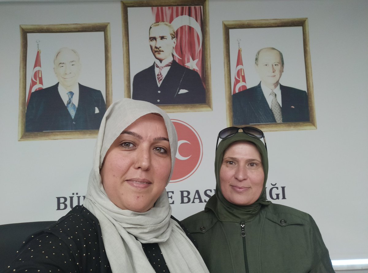 Yaşam gülmeyi, sevgi hak etmeyi, vefa unutmamayı, dostluk sadik kalmayı bilenler içindir.
Salı nöbetcimiz Hatice ablam ile..
Varolsun Teşkilat 🇹🇷
#MhpKayseriKaçep 
#MhpBünyanKaçep 
#MhpBünyan 
#MHP