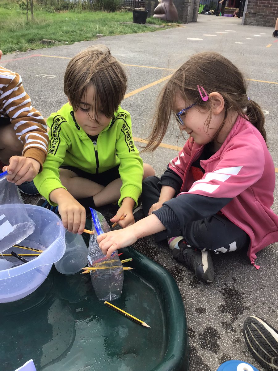 BPS_AllStars's tweet photo. This afternoon we are experimenting with water! @BlackrodPSch https://t.co/YVOkXmPnN2