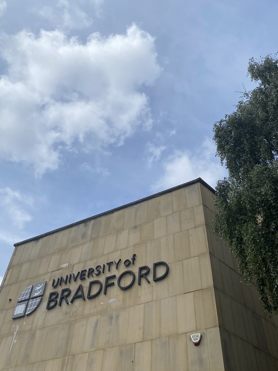 Suzy_loo's tweet photo. Today is the start of a very exciting adventure @UniofBradford 😃 

#returntonursing #Nursing #nurse #bradforduniversity https://t.co/Wk3yzWlC5r
