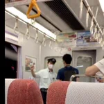 そりゃ車掌さん怒るわ・・・。車内通報ボタンを押した男性。「撮影したいから照明つけて」