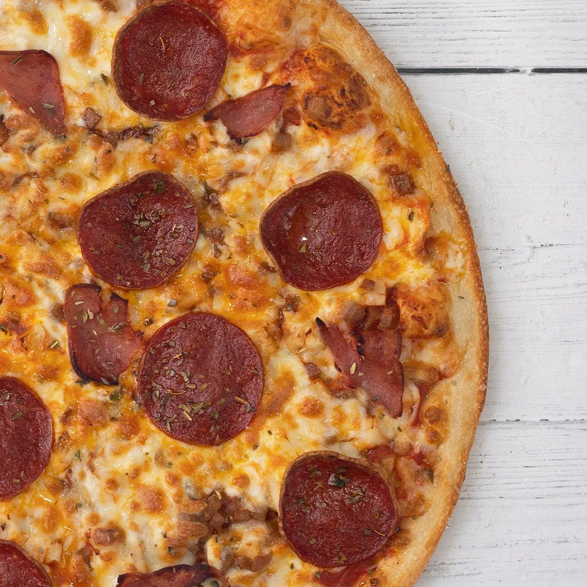 DallasChickenUK's tweet photo. Step away from the freezer. That pizza just wonโt do. Time to get yourself a Dallas pizza ๐ฅ
#DallasChicken #DallasChickenandPizza #HalalFoodie #HalalUK #Londonfoodie #londonfoodblogger #foodieuk #ukmeat #londonfoodblog #londonfoodguide #londonfoodscene #londonfoodbabes https://t.co/QId9VXhOPF