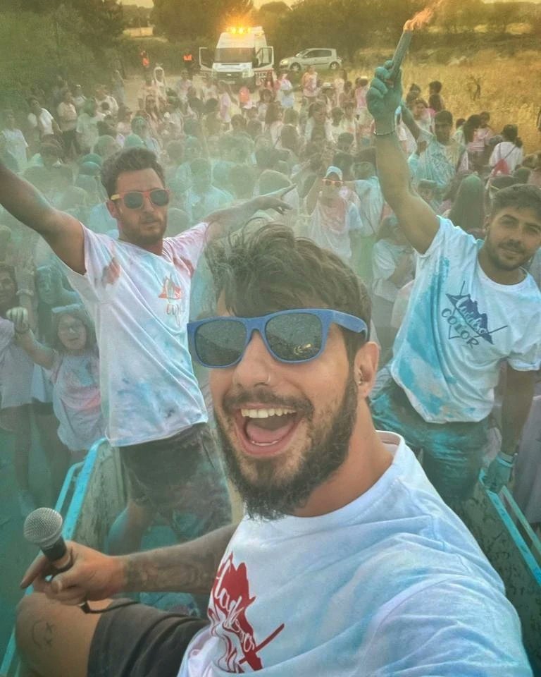 Cadalso_Opina's tweet photo. El viernes el cielo se vistió de naranja para convertirse en el espectacular telón de fondo de la carrera Cadalso Color... ☀️😎
#CadalsoColor
#VeranoEnCadalso
#CarreraDeLosColores #SierraOestedeMadrid #SemanaDeLaJuventud https://t.co/lf0ARMUz8N