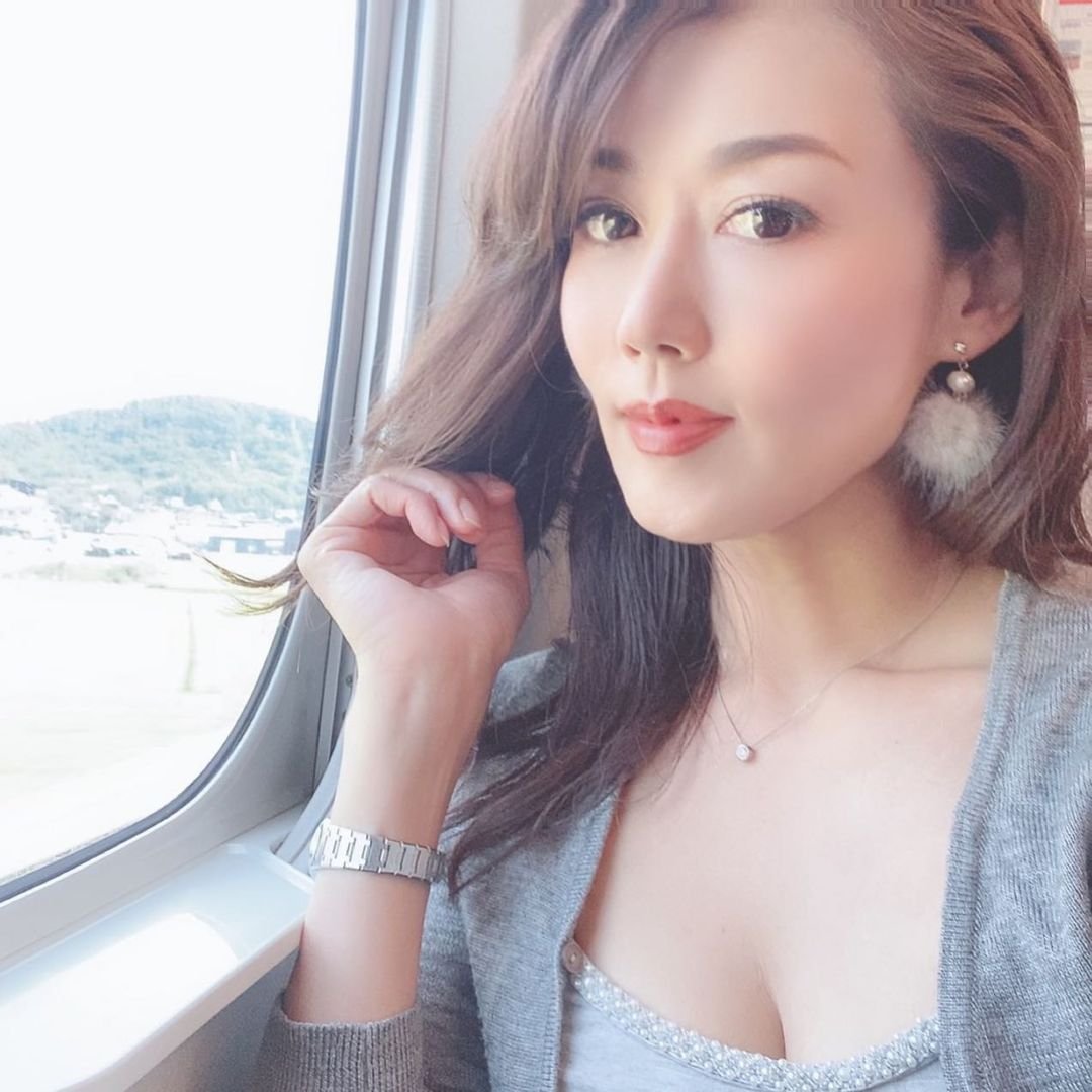 I like the thoroughness of the wind, like the happiness that can be seen through.
