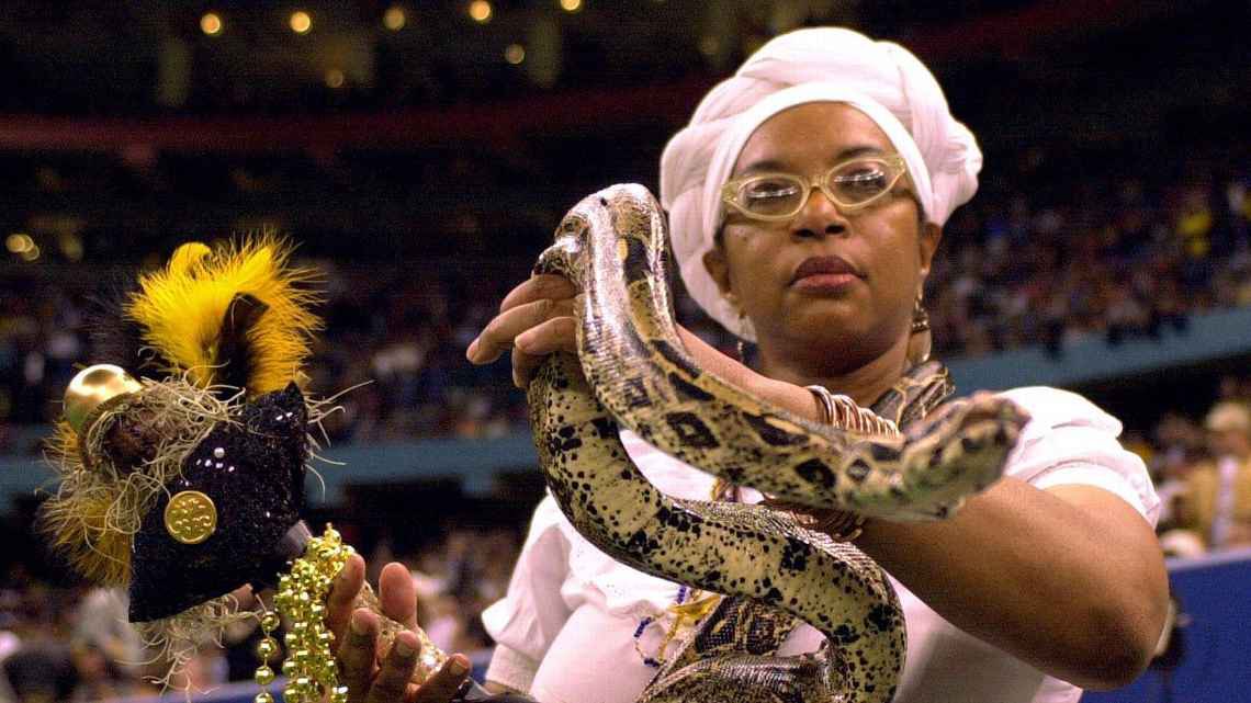 Before a wildcard game against the St. Louis Rams, voodoo priestess Ava Kay Jones performs a ritual to cleanse the Superdome of evil spirits in hopes of ending the Saints’ playoff drought. The Saints won 31-28, their first playoff victory. (2000)