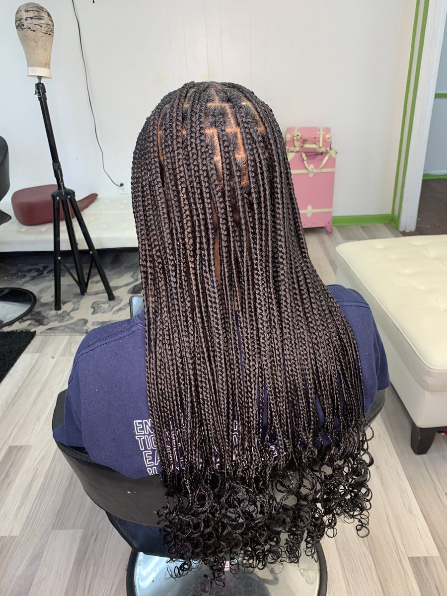 Hairpluganna's tweet photo. Knotless + Curls 💕
Hair is included with ALL braid styles ✅ click the link in my bio for booking ⬅️ #ssu #gsu #scad #savannahbraider https://t.co/klaiEkxqWB