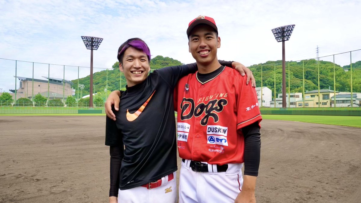 hitoshi_CHAGA's tweet photo. 可愛い弟が今じゃプロ野球選手として頑張ってると思うと感慨深いですね。
これからもどんどん成長して高みを目指して下さい。
お兄ちゃんも頑張ります。
#楽天イーグルス https://t.co/C8suPbCZxK