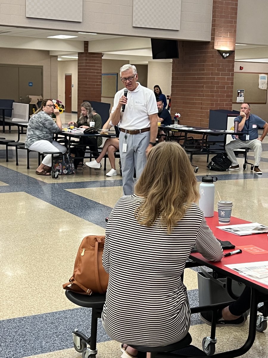 iowa_uea's tweet photo. What a great morning at the UEA breakfast for new Urbandale staff. Thank you to all in our community who donated, and @HoraceMann and @IowaSEA for speaking with all our teachers!!! https://t.co/LJeERCkxyy