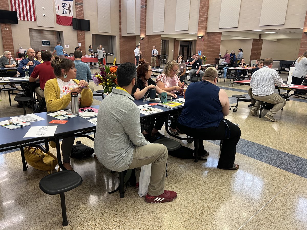 iowa_uea's tweet photo. What a great morning at the UEA breakfast for new Urbandale staff. Thank you to all in our community who donated, and @HoraceMann and @IowaSEA for speaking with all our teachers!!! https://t.co/LJeERCkxyy