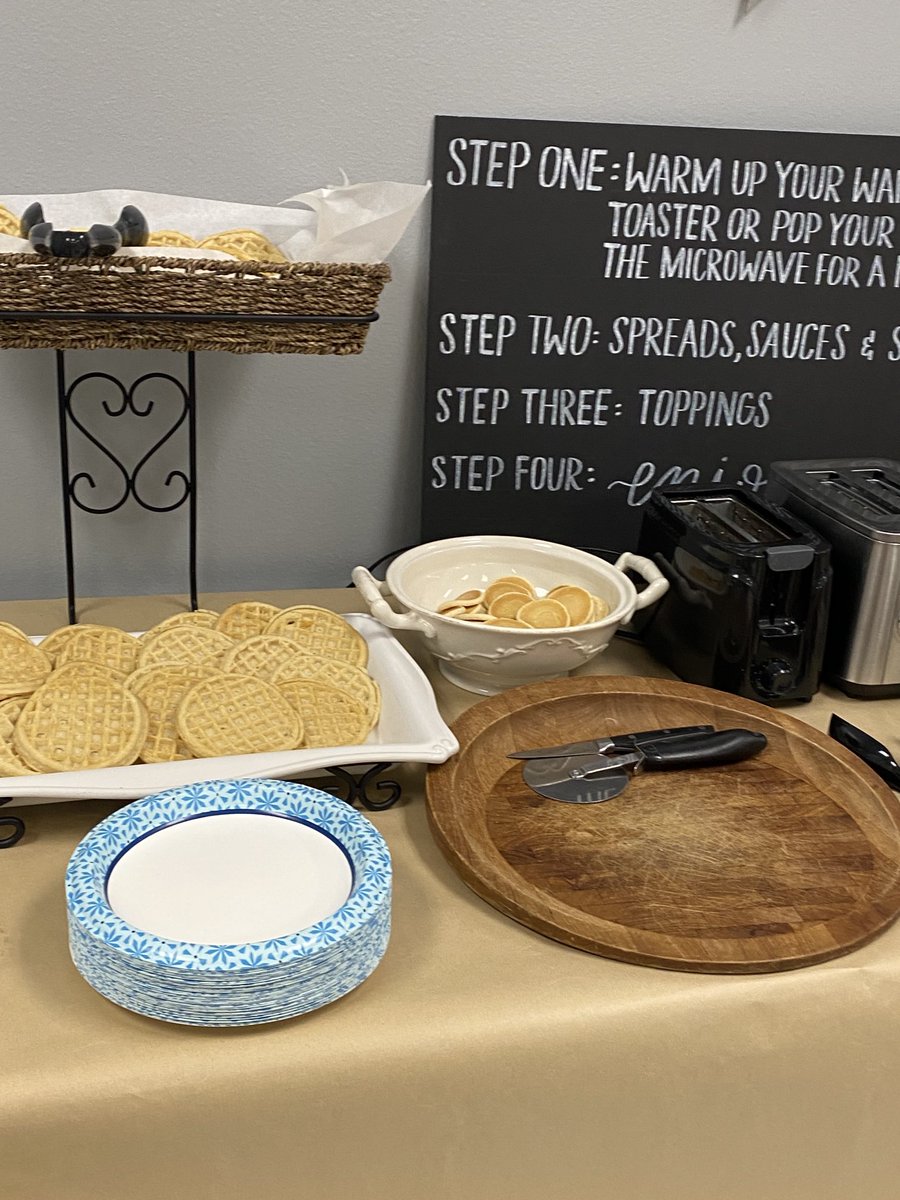 MarlaBennett1's tweet photo. Our Mustang PTO is amazing! They are already filling our buckets. Staff breakfast this morning for the WIN! ⁦@MoundMustangs⁩ https://t.co/krF6M2SL7Q