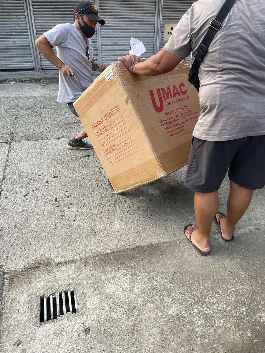 fanessentialsph's tweet photo. [#FEPHUpdates]

• Box 19, also our last box, finally arrived in our PH address 🥹. Kindly give us time to sort &amp; sanitize the items inside. Expect sending of arrival pics of your order/s this week til next week. 

Thank you so much for patiently waiting! 🫶🏻 https://t.co/vSpmkuZCGX