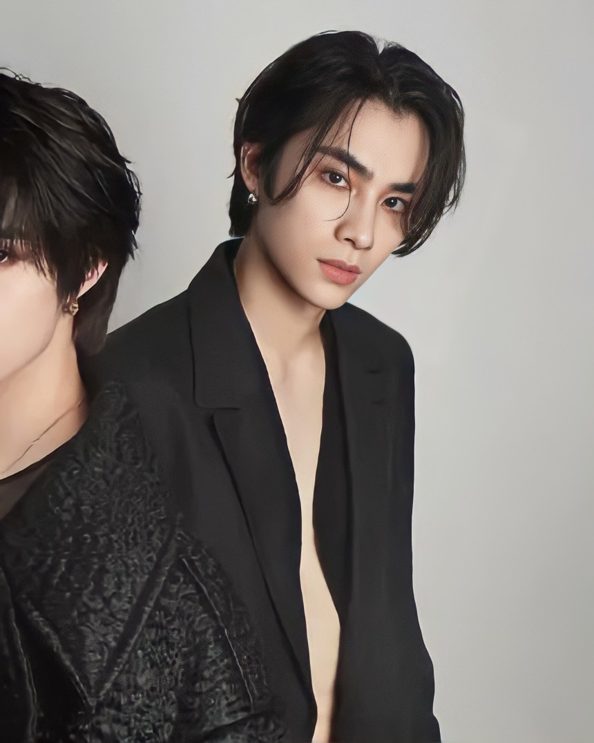 xiaojunmm's tweet photo. 𝗳𝗮𝗰𝗲 𝗰𝗮𝗿𝗱 𝗻𝗲𝘃𝗲𝗿 𝗱𝗲𝗰𝗹𝗶𝗻𝗲𝘀 💳💥

#XIAOJUN #肖俊 #NCT #WayV https://t.co/imI80vcKTq