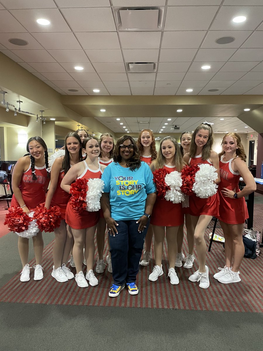 DrGrenitaLathan's tweet photo. Getting ready for the biggest pep rally of the year. #BackToSPS #SPSstory #Championshipyear ⁦@officialSPS⁩ https://t.co/WruaGRagAP