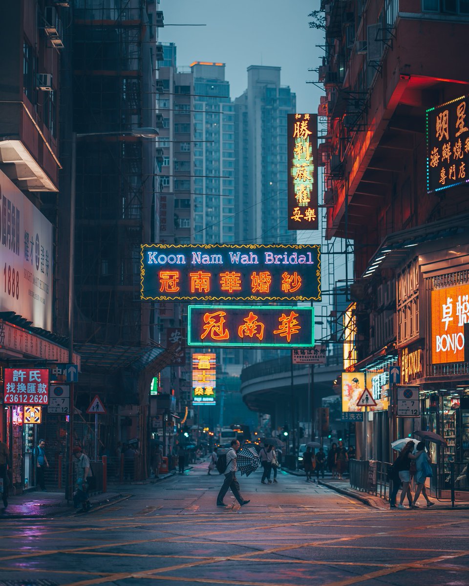 stfeyes's tweet photo. Another one bites the dust. As of today, the neon signs which have been overhanging this road for 25 years will be demolished. Bit by bit, Hong Kong is losing its visual identity, with the city becoming more and more bland with every thoughtless (or perhaps malicious) demolition https://t.co/zrhQ8UIETO