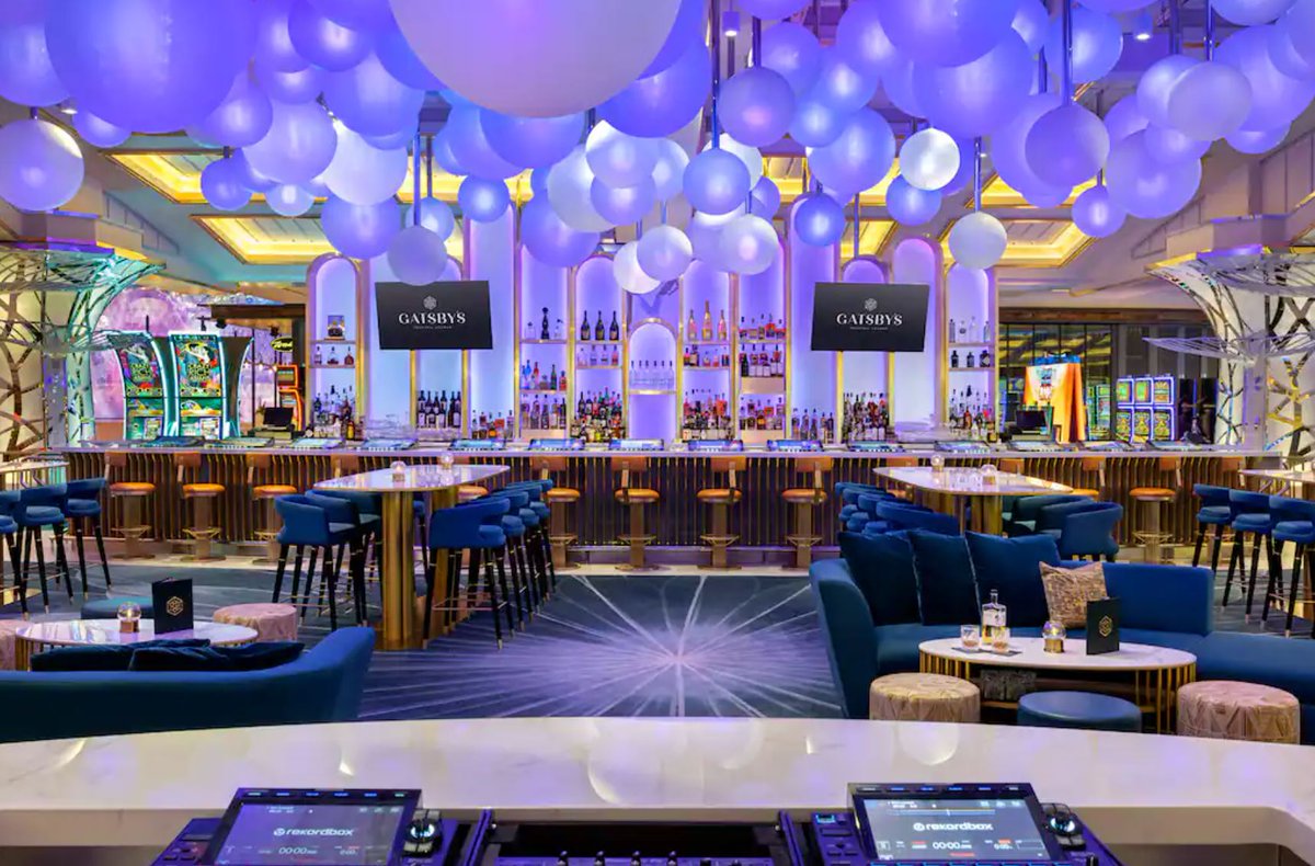 vacayz's tweet photo. To infinity and beyond....
Introducing the amazing Conrad Hotel &amp; Resort located in Las Vegas.
Go to our website to get up to 40% off! https://t.co/thQesmMowL