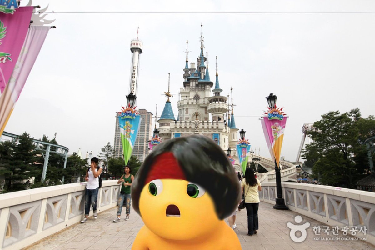 ENCHANTIINGTAe's tweet photo. jungkook when he realised he was the only one who showed up to lotte world https://t.co/eJPHYA7C3j
