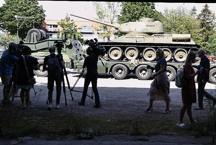 PeeterKrusten's tweet photo. #Viimsi sõjamuuseumi uusim eksponaat T-34 otse #Narva st https://t.co/Nqjr8wtkio
