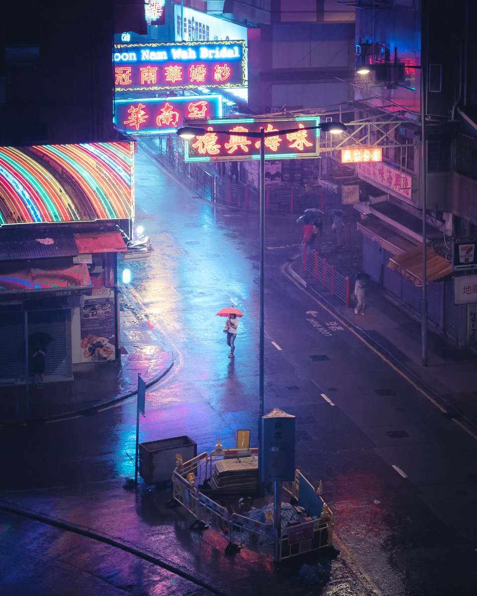 stfeyes's tweet photo. Another one bites the dust. As of today, the neon signs which have been overhanging this road for 25 years will be demolished. Bit by bit, Hong Kong is losing its visual identity, with the city becoming more and more bland with every thoughtless (or perhaps malicious) demolition https://t.co/zrhQ8UIETO