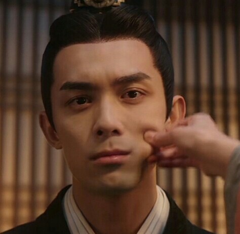 SkilledLurker's tweet photo. 08133 squishy cheeks 😍🎯

#LoveLikeTheGalaxy https://t.co/k4r9WI4Pi6