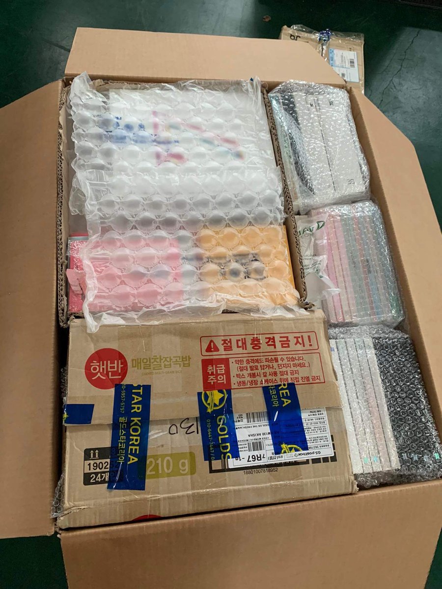 Starliight_PH's tweet photo. #Starlight_Updates
JUMBO BOX #1 loaded napo sa container ng cargo! Pauwi napo!! Will post the items included later๐๐ซถ๐ป https://t.co/QtqQAcaeBi