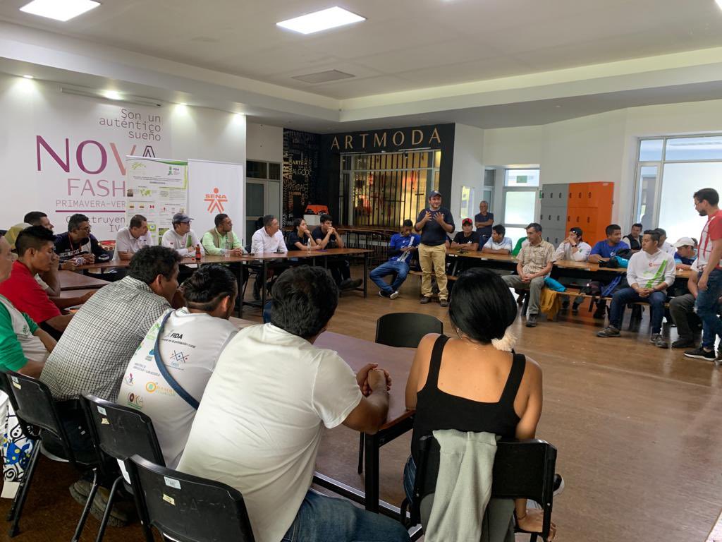 aagomezr's tweet photo. Con beneplácito certificamos a los 28 integrantes de la organización internacional @inbarlac que recibieron la transferencia de conocimiento en guadua - bambú por parte del #CDTCI gracias al equipo de la mesa sectorial de la cadena de la guadua @SENAQuindio @SENAComunica https://t.co/9WskdgvuYi