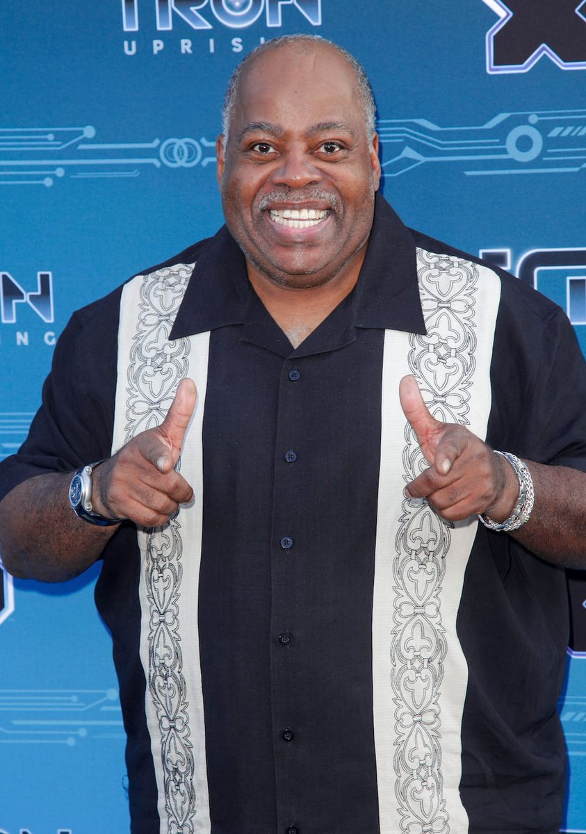AlexOliveres's tweet photo. Un recuerdo para #ReginaldVelJohnson en el día de su 70 aniversario. Fue el inolvidable Carl Winslow de #CosasDeCasa y el verdadero héroe en #JunglaDeCristal. Bueno, con esto último igual me he pasado. Pero nadie me discutirá que es un tío muy entrañable, ¿Verdad? https://t.co/uWkRmZc9vZ