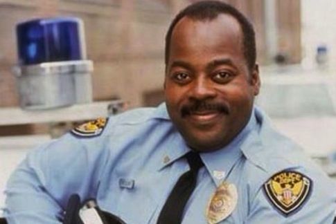 AlexOliveres's tweet photo. Un recuerdo para #ReginaldVelJohnson en el día de su 70 aniversario. Fue el inolvidable Carl Winslow de #CosasDeCasa y el verdadero héroe en #JunglaDeCristal. Bueno, con esto último igual me he pasado. Pero nadie me discutirá que es un tío muy entrañable, ¿Verdad? https://t.co/uWkRmZc9vZ