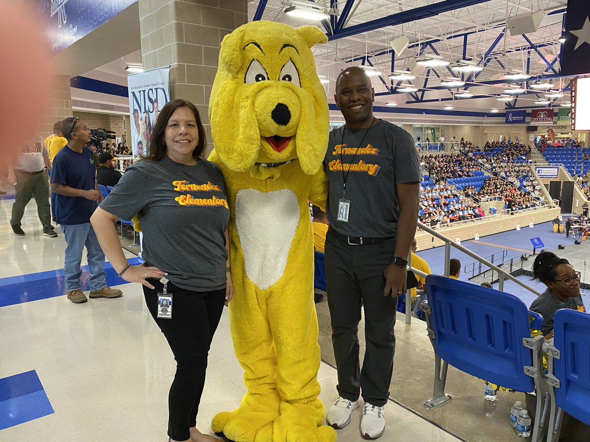 RZBarraza's tweet photo. @NISDFernandez is ready to be #NISDIgnited for 22-23 Convocation! Go Bulldogs! 🐾 @NISD @frankjohnson75 @JessMontferrand @Sosa06Andi https://t.co/ry6uqMzjtQ