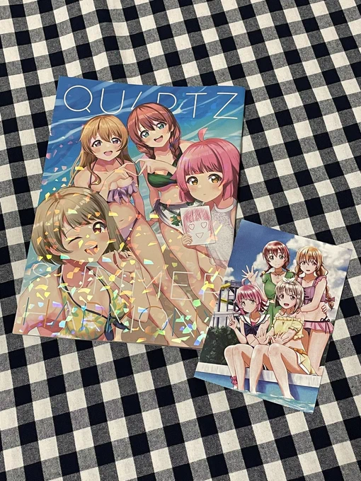ギョウザマコトさんのQU4RTZ水着合同イラスト本です。今回自分も参加させて頂いてます!皆さんの描かれるQU4RTZちゃんの可愛いこと可愛いこと!一緒にこんな夏を過ごしたい!と思わせてくれる1冊です。あと、自分の寄稿絵のポストカード頂きましたありがとうございます 