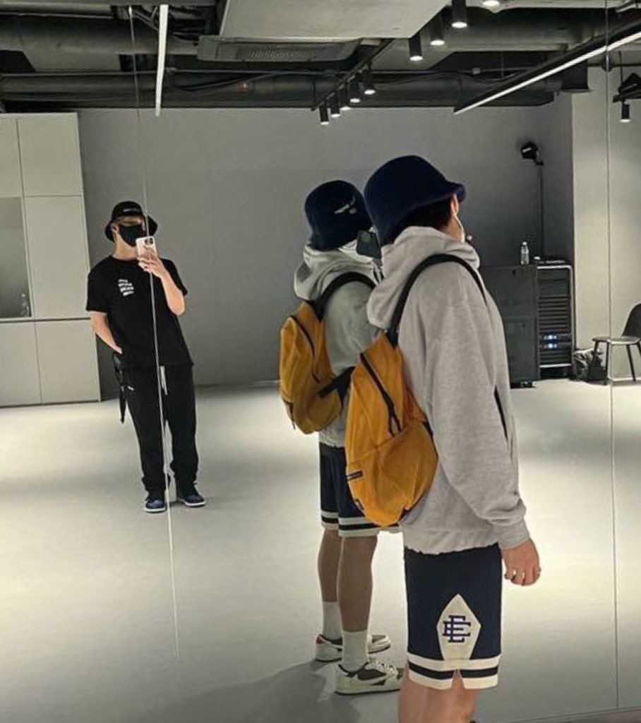 Ieemarkees's tweet photo. jaemin's pov                               mark's pov https://t.co/GdhnIJaQhy