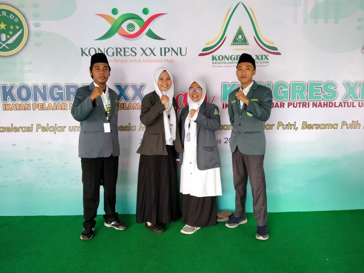 IPPNU_BWI's tweet photo. Konggres adem Konggres Full Senyum 
PC IPNU IPPNU BWX Hadir Bossssss!!!! Salah satu foto bersama IPPNU Setapal Kuda 🥰🥰🥰 #IPNUIPPNUSOLID @ppippnu @pp_ipnu https://t.co/YFAX7eUYTY