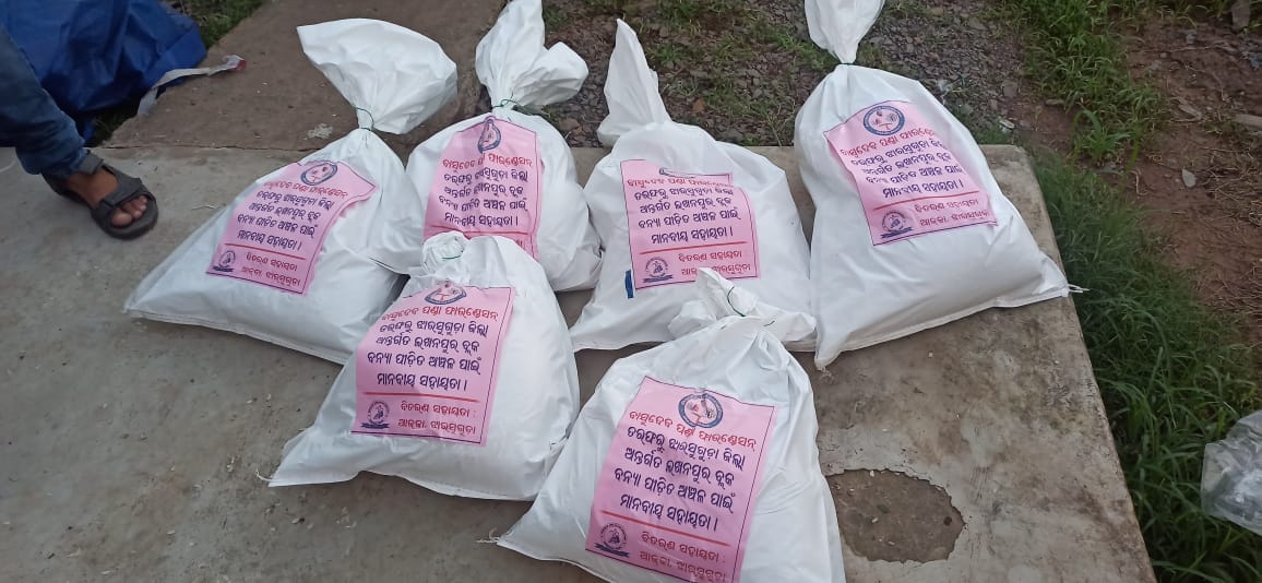 BasuFoundation's tweet photo. Thanks to our #volunteers in time procurement & packing #relief kits t for flood victims of #Chikhili,#Kaneikela,#Remta,#Sardhar etc of #lakhanpur block, Dist: #jharsuguda. Special thanks to our #donor @Pratyushpanda & @dm_jharsuguda for all support.
@CMO_Odisha @Paharaa24x7 https://t.co/3RRCWLQq3M