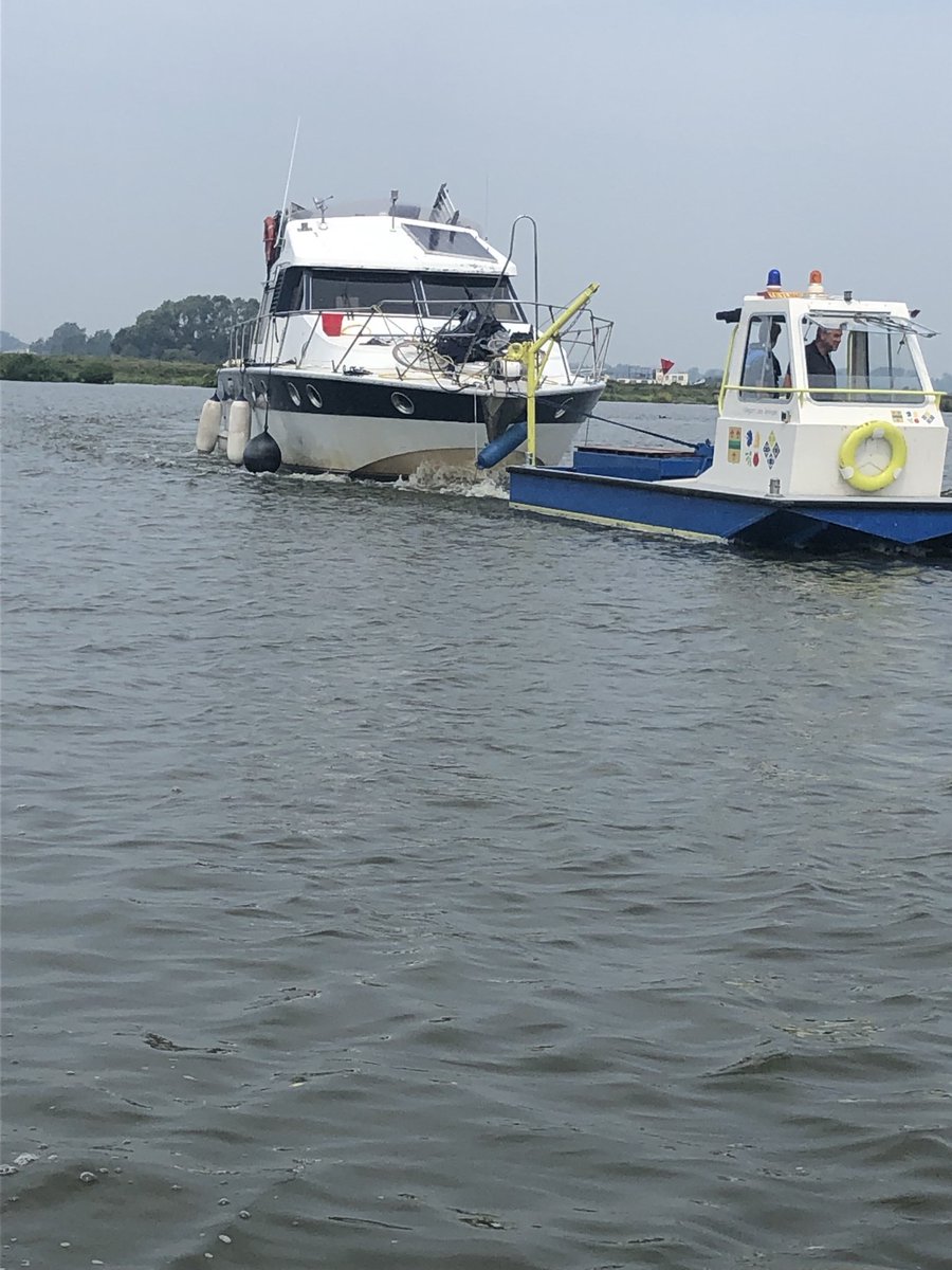 BoaTeylingen's tweet photo. Zojuist losgeraakte #boot aan het Joppe weggesleept en veiliggesteld. #handhaving #veiligheid #Koudenhoorn https://t.co/UliLk6KtjN