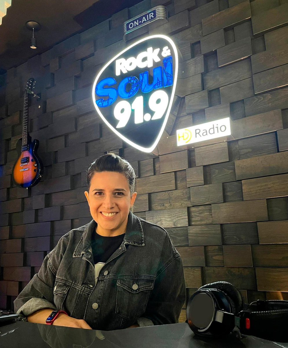 RockSoul919's tweet photo. Begoña Lomelí 🎧🎸
En punto de las 8 de la mañana te acompaña por la frecuencia de Rock & Soul 91.9 📻
Hoy gana la #SouldierBackPack 🎒 atento a la dinámica de participación.
#RockSoul919 #MúsicaConAlma https://t.co/GS3f3ySQng