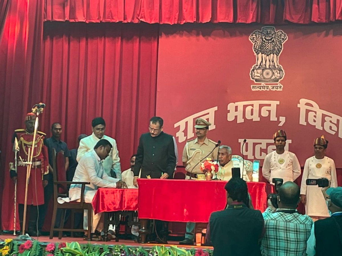001Hannan's tweet photo. मुहतरम @ShahnawazRJD  सहाब को बिहार आपदा प्रबंधन मंत्री बनाएं जाने पर , मुबारक बाद ,
 हम जोकि हाट वाले उम्मीद करते है पहले के तरह ही अपने पद का सही इस्तमाल करेगें,
और जोकि हाट को विकास की और ले चलेंगे!
एक बार फ़िर से #मुबारक_बाद आपको ❣️ h https://t.co/OZDlyAQaDn