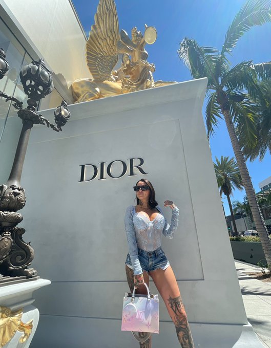 First time in L.A shooping in beverly hills https://t.co/Yznv9ltrap<a href="/tag/lingerie"class="tags"><span>#lingerie</span></a><a href="/tag/brunette"class="tags"><span>#brunette</span></a><a href="/tag/lv"class="tags"><span>#lv</span></a><a href="/tag/fur"class="tags"><span>#fur</span></a><a href="/tag/louisvuitton"class="tags"><span>#louisvuitton</span></a><a href="/tag/crypto"class="tags"><span>#crypto</span></a>