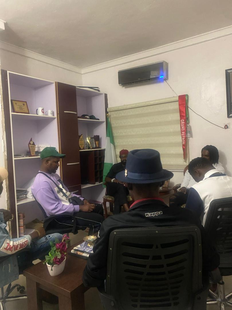 p7development's tweet photo. On international world youth day, our founder @iamPrince_7 engaged with few talented youth in our Abuja office, sharing his thought on the creative industry. Our youth have so much to offer humanity, we must keep creating the right platform and energy around them.
#Youthaffairs https://t.co/B91mN4KCzu