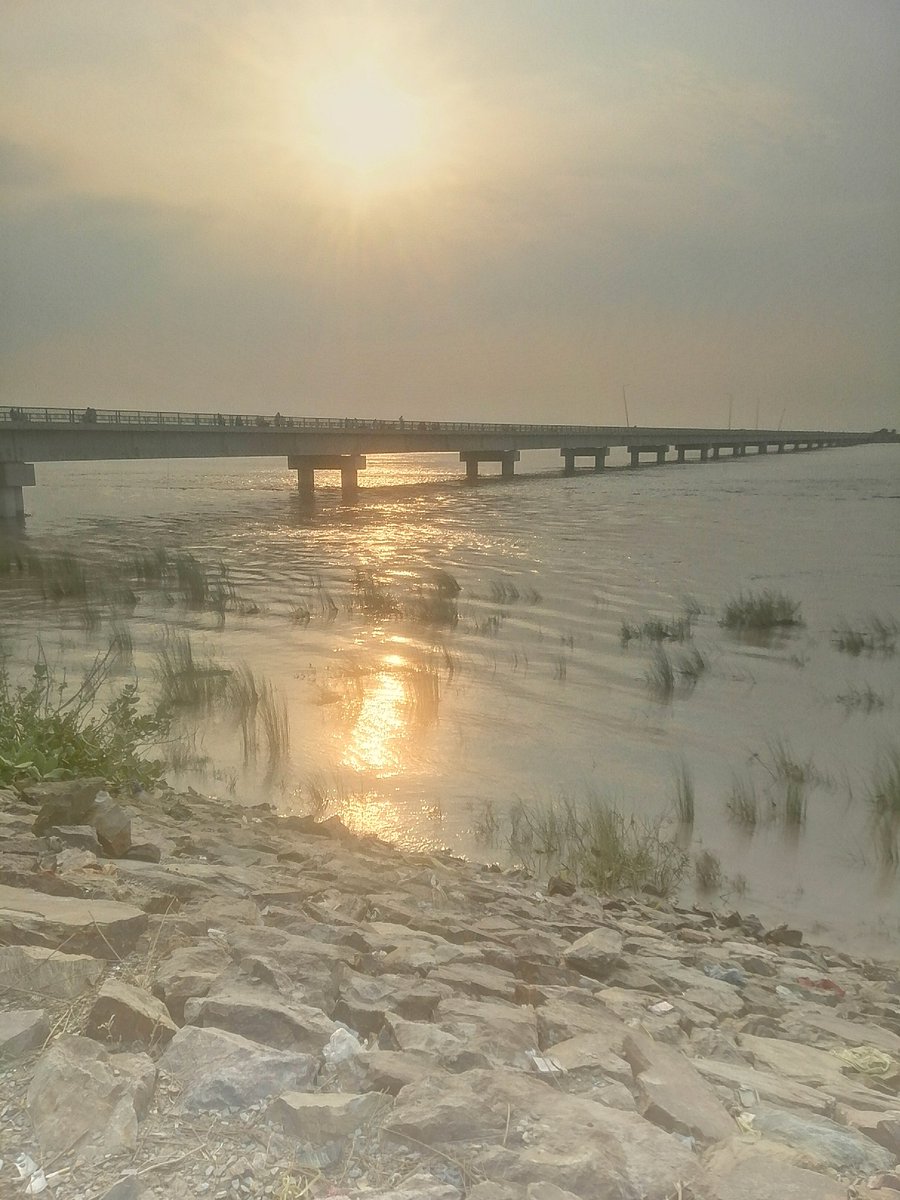 MalikHaseeb2022's tweet photo. دریا چناب کا خوبصورت ��نظر
#Chanabriver
@anhedoniannn
@SdqJaan https://t.co/W09vvWtOMg