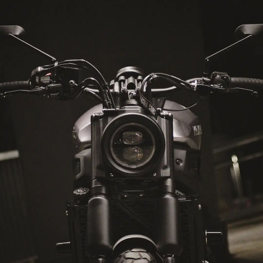 Pensar que algunos se sienten intimidados y nosotros nos sentimos privilegiados por ello. Silver Axe! Ya tienes tu #Yamaha #xsr preparada para el verano? Somos el especialista en accesorio y transformación para tu #xsr700, clientes en todo españa y europ… instagr.am/p/ChUfiqOo3sA/