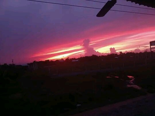 NMoskitiahn's tweet photo. B R U S  L A G U N A
# NoticiasMuskitia
El atardecer de Brus Laguna, el colorido colores de las nubes de color rosa. https://t.co/9f7kam6fgV
