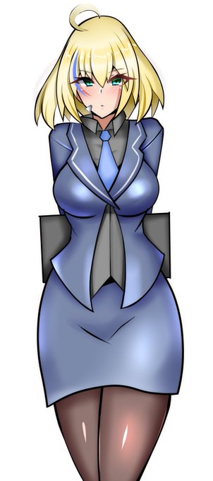 ちなみになんですが、今日投稿したオペ子さん(仮名)
3パターンの髪色を用意してました。
どれも捨てがたいのですが、青にするとメッシュ(的なやつ)がわかんなくなっちゃうんですよねー 