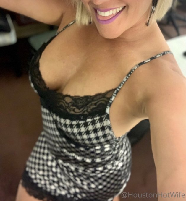 Wanna see what I&rsquo;m up to?  https://t.co/PZWDqg8VfD https://t.co/DdFXbiNsPY<a href="/tag/redroom"class="tags"><span>#redroom</span></a>