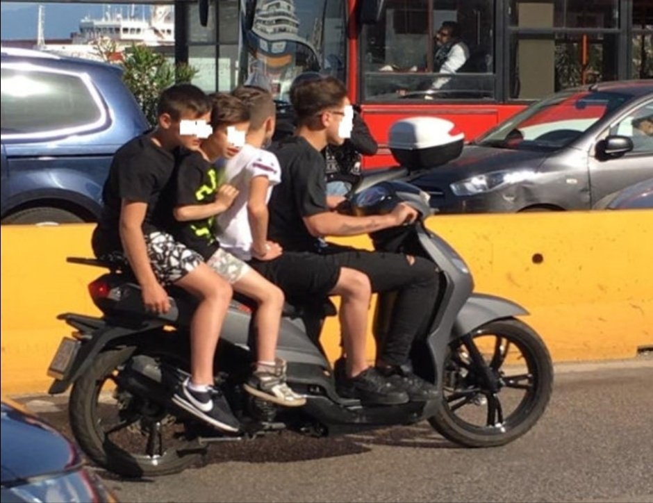 coez: è un mondo fatto per due 
come le selle delle moto 
io: sisi sisi 
🎶tarantella🎶
