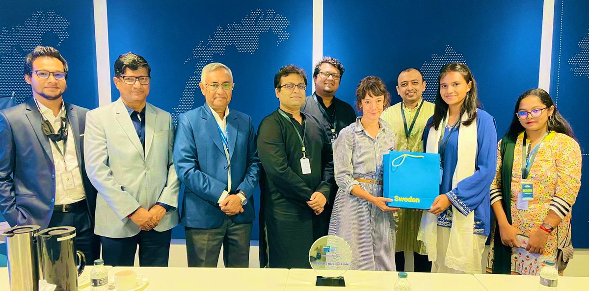 SwedenAmbBD's tweet photo. Many congratulations to Shegufta 
Mehjabeen! She is the #Bangladesh winner of Stockholm Junior #Water Price 2022 for innovative research on human hair as absorber of oil spill in 💦. Shegufta will partake in the prestigious global competition during #WorldWaterWeek in🇸🇪.
🤞🏼🇧🇩❤️! https://t.co/F0RpdkJ8lu