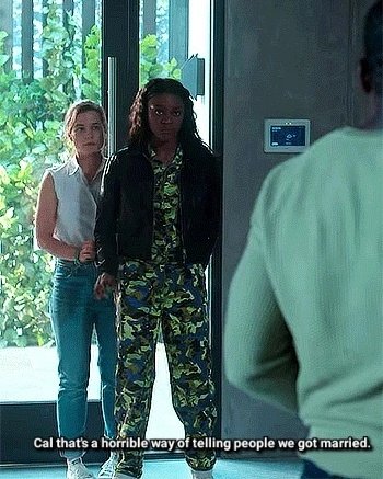Brenfasa's tweet photo. Cal: So Jules and I aren't dating anymore
Juliette: Cal that is a horrible way of telling people we got married #IncorrectKill #FirstKill #Calliette https://t.co/IVKiWsLth4