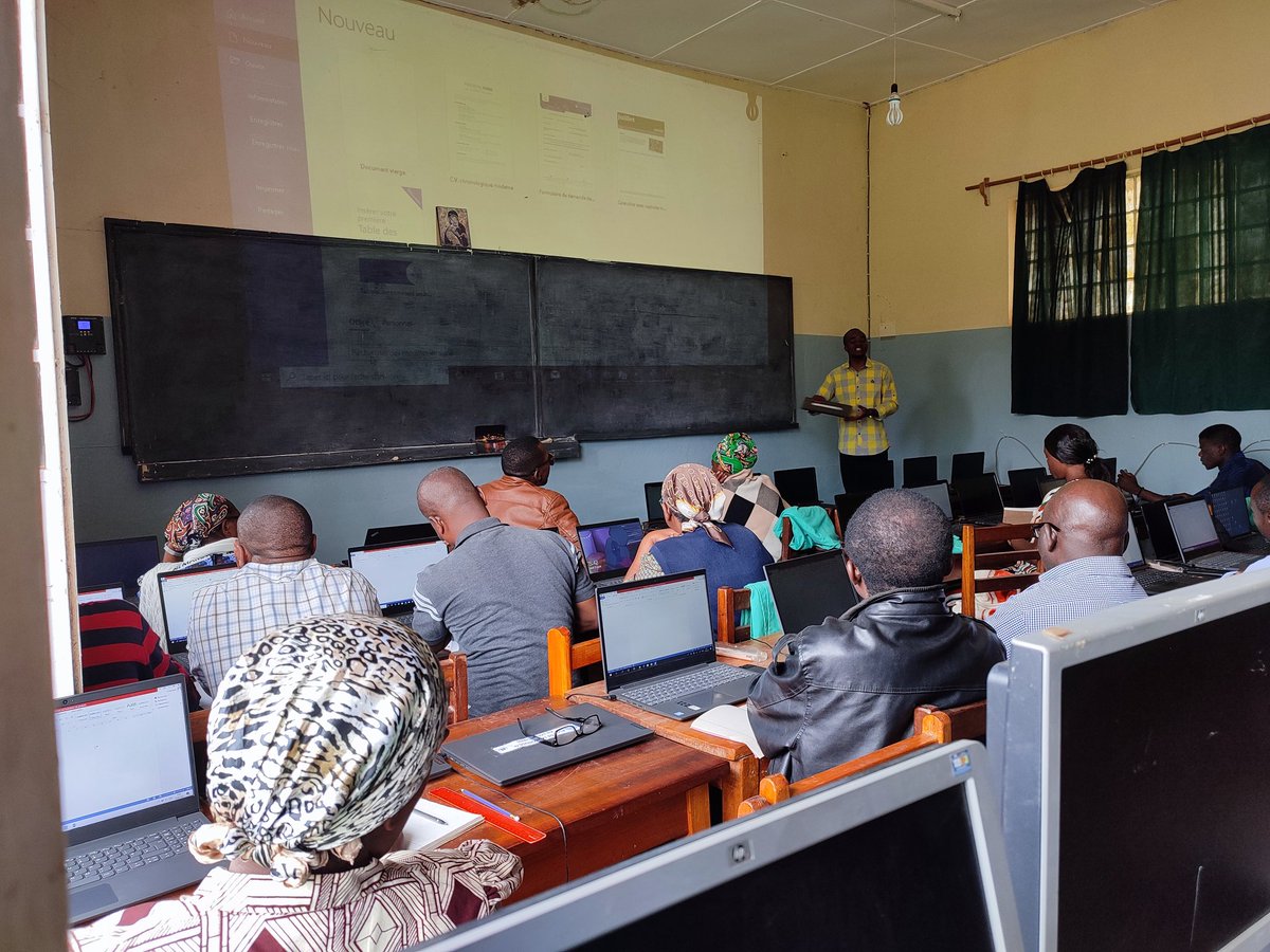 KivuTechnology's tweet photo. #KivuTechEducation
2ème Journée d'apprentissage d logiciels d bases avec ls enseignants du Lycée Cirezi par #KivuTech. Ns saluons l'engagement du personnel éducatif d cette école qui se donne l courage d'ajouter des nouvelles compétences liées aux #NTICs.
@MinisterEPST @UNICEFDRC https://t.co/Zev5q1JVqk