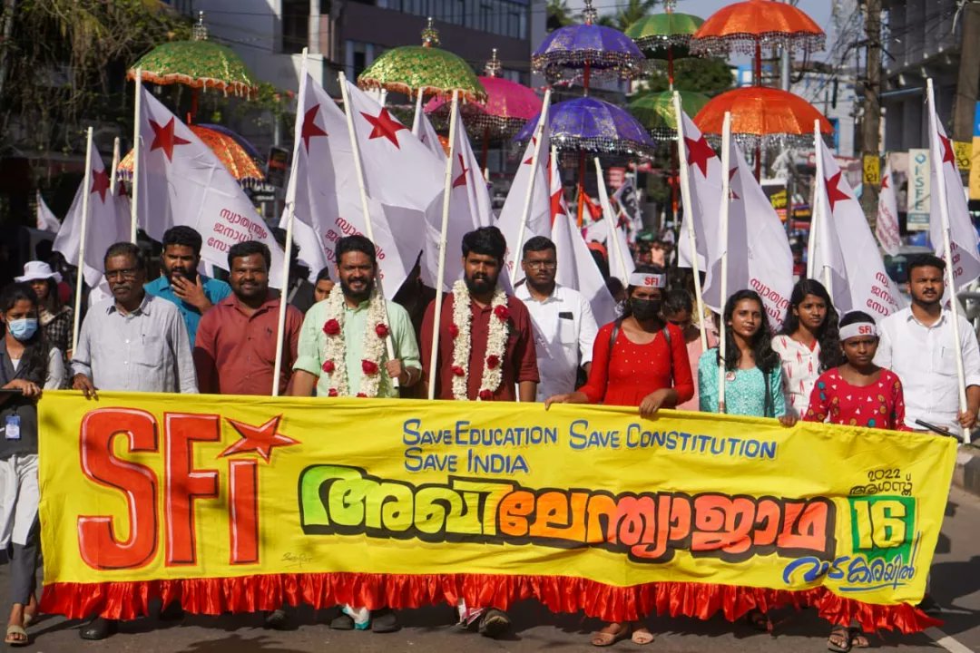 CalicutSfi's tweet photo. SFI അഖിലേന്ത്യാ ജാഥയ്ക്ക് കോഴിക്കോട് ജില്ലയിലെ വടകരയിൽ  നൽകിയ സ്വീകരണം.

#SFIMarchForEducation #sfi #sfikerala
@SFI_CEC https://t.co/fYkBpsFMoC