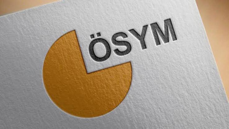 oldrtewty's tweet photo. ÖSYM geçen seneye göre normalde kontenjanları artırdı ama 3milyon aday için 20bin artış yaptı dalga geçer gibi ya barajı kaldırmayacaktın yada kontenjanları ona göre artıracaktın Akbil için için kayıt yaptıranlarada diyecek hiç bir şey bulamıyorum #kontenjanlarartsın https://t.co/q62mI9WybQ